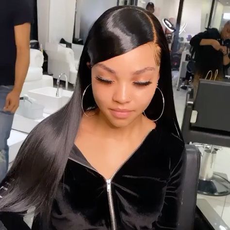 HAIR INSPIRATION 💇🏽‍♀️ on Instagram: “THE SWOOP 😍😍😍 . . . FOLLOW @hairinspo0 @hairinspo0 @hairinspo0  . . . . @juicedbychea #frontalinstall #fulllacewig #lacewigs #lacewig…” Straightened Hairstyles, Wig Snatched, Side Swoop, Black Hair 90s, Hairstyles Weave, Baddie Hair, Raw Indian Hair, Hair Done, Girls Hairstyles Braids