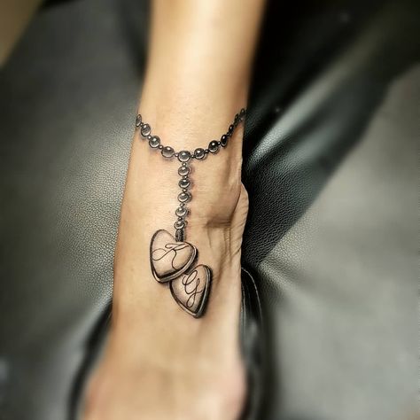 Heart Anklet Tattoo, Anklette Tattoo, Charm Tattoo Ideas, Charm Anklet Tattoo, Ankle Tats, Anklet Tattoos For Women, Heart Tattoo Ankle, Charm Bracelet Tattoo, Anklet Tattoo