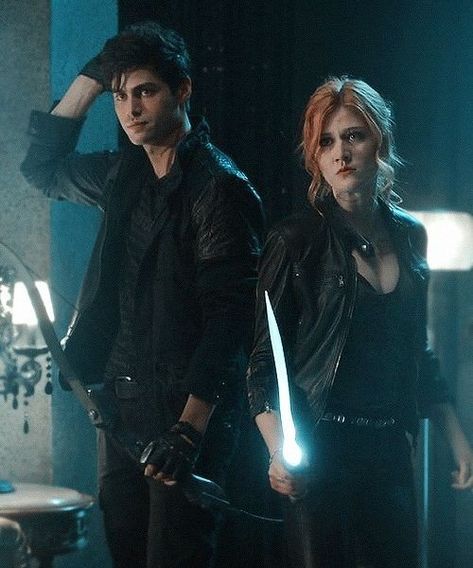 Clary And Alec Friendship, Alec And Clary, Shadowhunters Aesthetic, Alec And Jace, Clary Y Jace, Shadowhunters Series, Shadowhunters Cast, Clary And Jace, Clary Fray