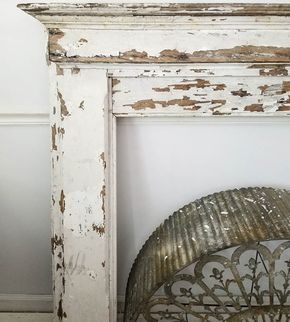 How to seal chipping paint with no yellowing Chippy Paint Technique, Chippy Painted Furniture, Old Window Frames, Painted Benches, Painted Cabinets, Antique Windows, Furniture Logo, Fixer Upper Style, Chippy Paint