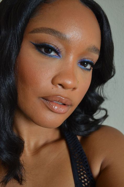 Moon Eyeshadow, Aesthetic Writer, Blue Eyeliner Looks, Winged Liner Makeup, Blue Eyeliner Makeup, Blue Eyeshadow Makeup, Bold Eyeliner, Under Eye Makeup, Beachy Aesthetic