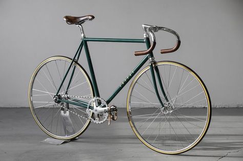 cool Bici Retro, Classic Road Bike, Road Bike Vintage, Urban Bicycle, Velo Vintage, Retro Bicycle, Steel Bike, Fixed Gear Bicycle, Fixed Bike