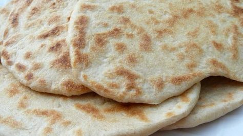 A versatile Middle Eastern-style flatbread that you can serve with lunch or dinner. Mix the dough in your bread machine or stand mixer. Syrian Bread, Pocket Bread, Syrian Food, Stuffed Grape Leaves, Flat Breads, Croatian Recipes, Ethnic Food, Baking Stone, Vegan Main Dishes