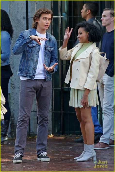 nick and abby together Amandla Stenberg Aesthetic, Everything Everything Movie, Darkest Minds, Swirl Couples, Bwwm Couples, Love Simon, Everything Everything, The Darkest Minds, Interracial Love