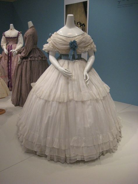 circa 1860 gown | Sheer white cotton dress with blue satin sash (French), circa 1860. 1850 Dress, 1850s Dress, 1860s Dresses, Southern Belle Dress, 1860 Fashion, 1800s Fashion, Victorian Costume, 19th Century Fashion, Satin Sash