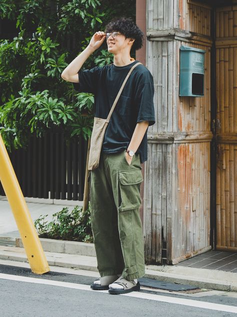 Men Tokyo Street Style, Outfit For Camping Summer, Japan Man Fashion, Men Outfits Ideas Street, Japanese Casual Outfits Men, Casual Japanese Outfits Men, Men Outfits Asian, Japanese Mens Style, Korean Street Fashion Summer 2024