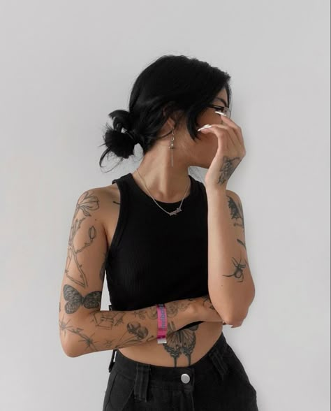 Black Inspired Outfits, Masc Outfits For Women, Instagram Tattoos, Cupid Tattoo, Ootd Women, Mood Clothes, Hand Tattoos For Women, Female Tattoo, Little Tattoos