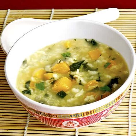 Okayu - Japanese Congee  As a little girl, my mother used to make okayu (Japanese congee) whenever I was sick with a fever. That was the only time she served it and because of that, I Japanese Rice Porridge, Congee Recipe, Vegetarian Japanese, Butternut Squash Cubes, Cooking Stone, Chicken And Butternut Squash, Recipes Asian, Porridge Recipes, Rice Porridge