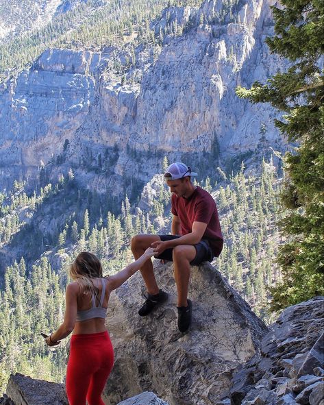 Red Hiking Outfit, Red Leggings, Athletic Gear, Functional Fashion, Workout Sets, Hiking Outfit, Hiking Trip, The Valley, Outfits Aesthetic