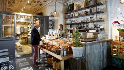 How a coffee bar transformed ALT for Living’s showroom model French Coffee Shop, Nyc Coffee Shop, Chelsea Nyc, Coffee Shop Bar, Vegan Cafe, French Coffee, French Cafe, Local Coffee Shop, Coffee Shop Design