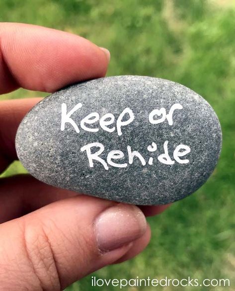 What to write on the back of rocks for the hide and seek rock game #paintedrocks #rockart #ilovepaintedrocks #rockpainting Kindness Rocks Project, Rock Games, Image Rock, Garden Rocks, Different Types Of Painting, Inspirational Rocks, Camp Activities, Rock Painting Tutorial, Travel Crafts