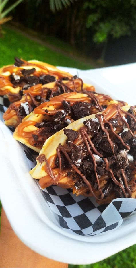 Waffles Decorados, Waffle Pops, Chocolate Chip Waffles, Dessert Waffles, Crepes And Waffles, Bubble Waffle, Waffle Recipes, Food Obsession, Cafe Food