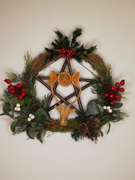 Yule Door Decorations, Pagan Decorations, Yule Diy, Pagan Ornaments, Dark Yule, Yule Wreath, Yule Pagan, Yule Ideas, Yuletide Decorations