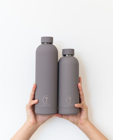 Water Hydration, Hydration Bottle, Reusable Cups, Sustainable Products, Insulated Water Bottle, Office Accessories, Plastic Bottles, Things To Buy, The Earth