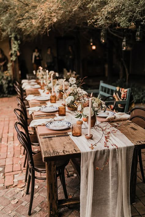 Earthy Neutrals, Rustic Wedding Decorations, Outdoor Dinner, Table Set Up, Long Table, Wedding Table Settings, Mexico Wedding, Wedding Cake Designs, Romantic Weddings