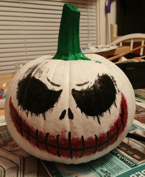 Painted Pumpkin Carving Ideas, Punkin Design Ideas, Pumpkin Painting The Nightmare Before Christmas, Art The Clown Pumpkin Painting, Designs To Paint On Pumpkins, Halloween Pumpkin Decorating Contest, Painted Pumpkins Christmas, Cool Jack O Lantern Ideas, Cool Pumpkin Ideas Painting