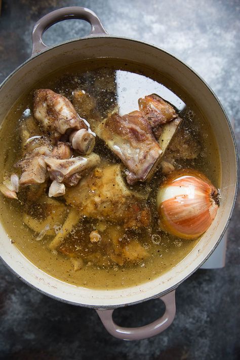 Bone Broth Aesthetic, Broth Soups, Pork Bone Broth, Pork Bone Soup, Noom Recipes, Pork Stock, Bone Broth Soup, Video Cooking, Bone Soup