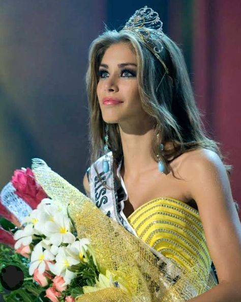 Miss Universe 2008, Miss Universe Swimsuit, Dayana Mendoza, Manushi Chillar, Pageant Tips, Pageant Life, Pageant Girls, Pageant Crowns, Miss Universe