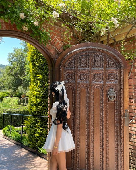 Val🤍 (@fitsandbits) | TikTok White Dress Garden Party, Picnic Outfit Dress, Long Curled Hair, Classy Garden, Picnic Garden, Picnic Outfit, Garden Fashion, White Hair Bows, Curled Hair