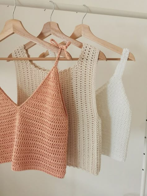 Crochet Top Outfit, Fiber Crafts, Mode Crochet, Crochet Ladies Tops, Crochet Tops Free Patterns, Crochet Summer Tops, Crochet Tank, Craft Corner, Crochet Shirt