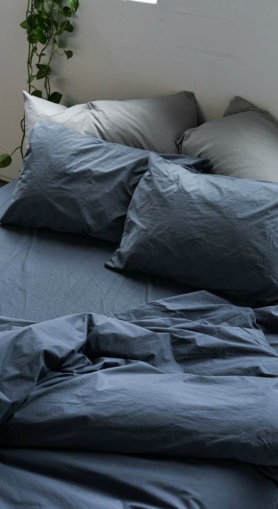 Minimalist Beds, Bedding Minimalist, Masculine Bedding, Minimalist Bedding, Masculine Bedroom, Interior Design Minimalist, Minimalist Bed, Gray Bedroom, Blue Bedding