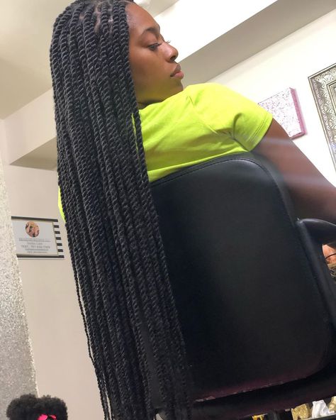 Reshawnda Lake on Instagram: “My light weight LONG MARLEY TWIST! Dm me to book these! Shoutout to @braidsbyieesha for dipping my ends I was feeling too lazy to do it lol…” Senglease Twist Long, Knotless Marley Twist, Marley Twist Hairstyles Long, Small Marley Twists Long, Marley Twists Long, Mini Marley Twists, Small Marley Twists, Long Marley Twists, Marley Twist Hairstyles