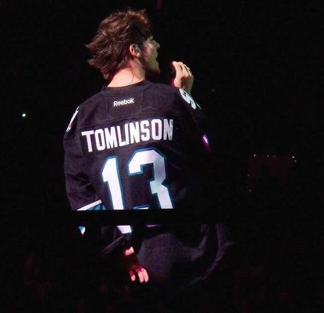 I want to get my Tomlinson jersey soon. Louis Tomlinson, Home Ideas, Internet, Energy, Tumblr, Memes, Art