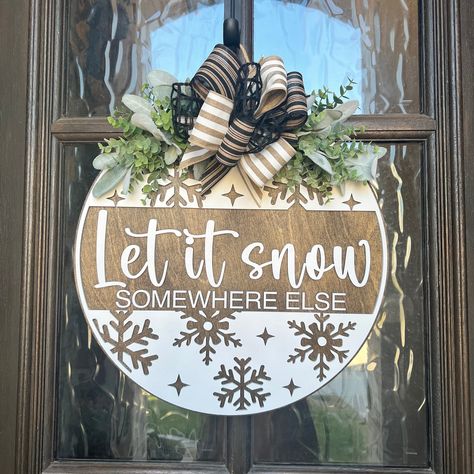 Let It Snow Door Sign, Cricut Christmas Wooden Signs, Signs Using Cricut, Winter Door Signs Front Porches, Winter Front Door Sign, Winter Door Hanger Ideas, Winter Front Door Wreaths, Round Winter Signs, Winter Door Signs Diy