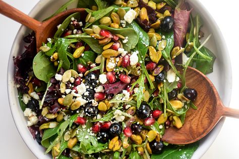 Antioxidant Salad with Pistachios - Bravabod Salad Pistachios, Antioxidant Salad, Salad With Pistachios, Homemade Balsamic Vinaigrette, Pistachio Salad, Cranberry Pistachio, Pistachios Nuts, Ambrosia Salad, Seared Salmon