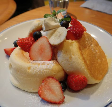 @aestheticallyhungry on Instagram: “Had to wait around 30 mins in line to get these super fluffy pancakes but they were so yum!!! #fluffypancakes #pancakes #japan #tokyo” Japan Fluffy Pancakes, Fluffy Pankaces, Korean Fluffy Pancakes, Pancake Reference, Japan Pancakes, Food Reference Photos, Pancake Aesthetic, Asian Pancakes, Cute Pancakes