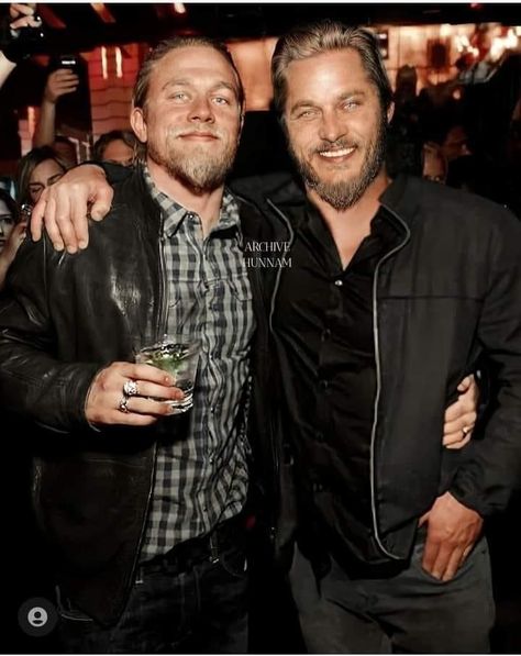 Would love to see them do a project as brothers. Travis Fimmel Charlie Hunnam, Vikings Travis Fimmel, Ragnar Lothbrok Vikings, Sons Of Anarchy Samcro, Vikings Ragnar, Katheryn Winnick, Vikings Tv, Jax Teller, Travis Fimmel