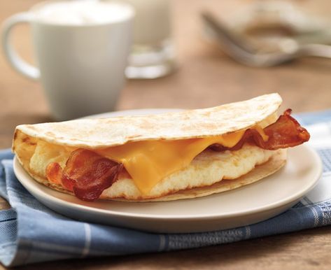 A Dunkin’ Donuts Wake Up Wrap. Egg And Cheese Wrap, Healthy Fast Food Breakfast, Pot Roast Sandwiches, Pecan Chicken, Egg Wrap, Wrap Recipe, Food Chains, Egg Cheese, Cheese Wrap