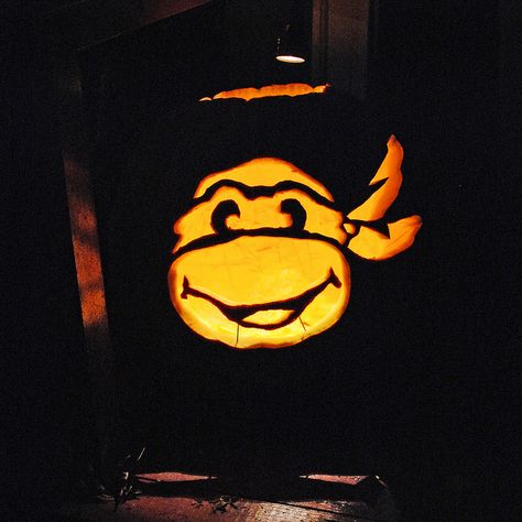 Turtle Pumpkin by Dalboz17, via Flickr Teenage Mutant Ninja Turtles Pumpkins, Ninja Turtle Pumpkin Carving, Ninja Turtles Pumpkin, Tmnt Pumpkin, Ninja Pumpkin, Turtle Pumpkin, Ninja Turtle Pumpkin, Cowabunga Dude, Pumpkin Stencils