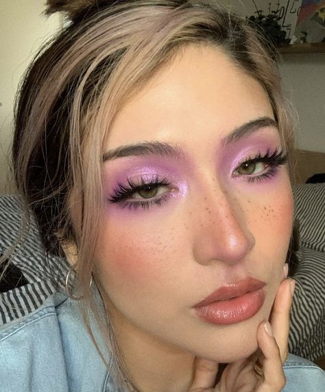 Pink Purple Eyeshadow, Pink Hair Makeup, Bold Eyeshadow, Funky Makeup, Mekap Mata, 20 Makeup, Barbie Makeup, Swag Makeup, Purple Makeup