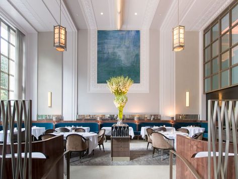 Fun Restaurants In Nyc, Eleven Madison Park, New York City Guide, Michelin Restaurant, Luxury Restaurant, Restaurant New York, Nyc Restaurants, Madison Park, Restaurant Furniture