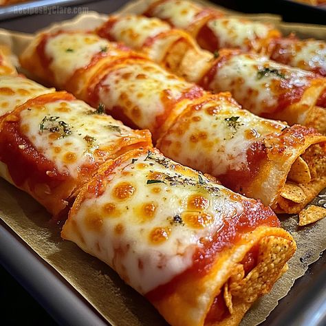 Lunchbox Prep, Doritos Pizza, Pizza Rolls Recipe, Pizza Roll Recipe, Chef Boyardee, Pizza Appetizers, Tea Time Food, Pizza Flavors, Pizza Rolls