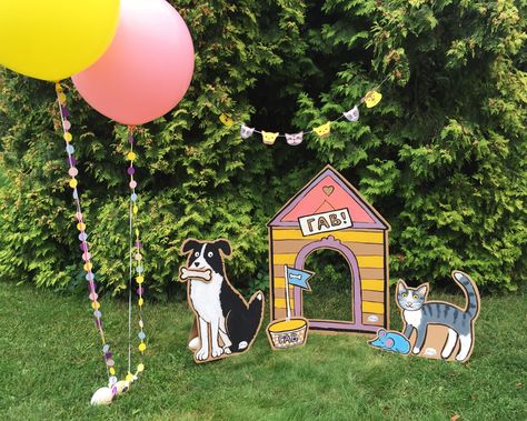 Dog and cat cardboard decor Cardboard Decor, Selfie Wall, Photo Zone, Poster Layout, Party Diy, Dog And Cat, Dog Halloween, Dog House, Diy Party