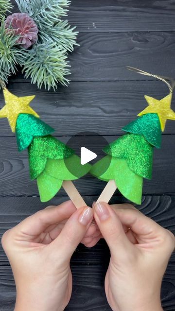 Christmas Tree Tutorial, Adaptive Art, Easy Christmas Tree, Foam Sheet Crafts, Tree Tutorial, Ideas Navidad, Holiday Crafts Diy, Christmas Cover, Studio Diy