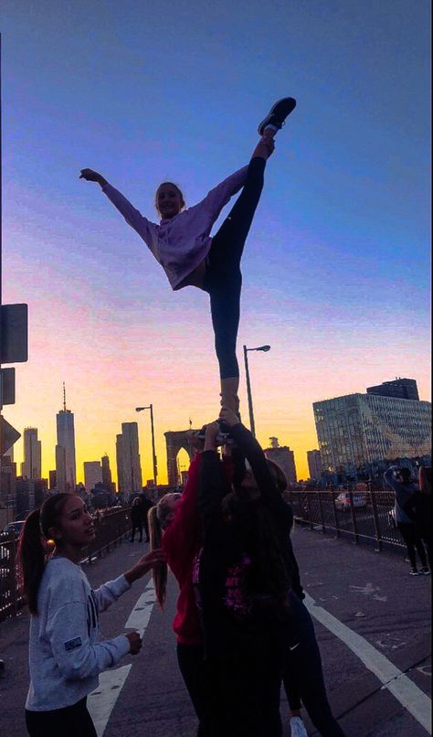 New york, cheerleading, stunting, scale, bases, flyer, cheer, cheerleaders, brooklyn bridge, sunset Stunt Aesthetic, Cheerleading Stunting, Cheer Motivation, Flyer Cheer, Cheerleader Flyer, Cheer Vibes, Grade Goals, Friends Aesthetics, Cheer Flyer