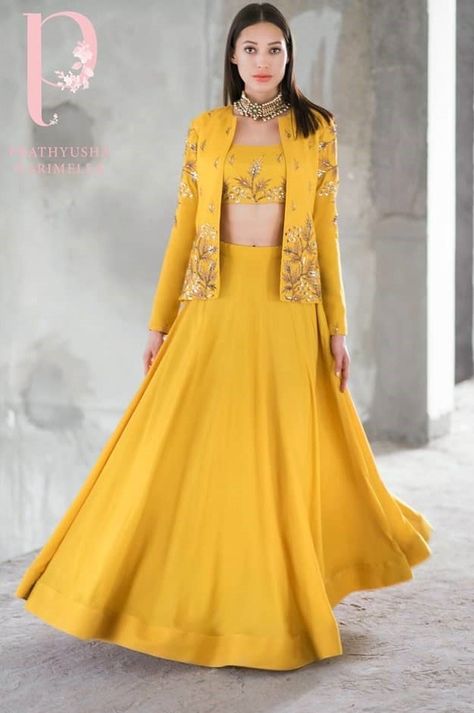 Outfit ideas for the bride for haldi ceremony.  #bridallehenga #embroideredlehenga #weddingwear #weddingoutfit #bridaloutfit #bridalwear #brides2019 #simplelehenga #haldioutfit #shaadisaga Prathyusha Garimella, भारतीय दुल्हन संबंधी, Orang India, डिजाइनर कपड़े, Outfit Designer, Haldi Outfits, Ellie Saab, Lehnga Dress, Gaun Fashion