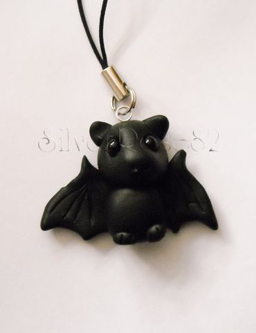 #polymerclay #bat for #halloween (The link from the original post was broken. If you know a source, please comment below, I'd love to find the tutorial) Polymer Clay Bat, Bat Clay Sculpture, Bat Jewelry Diy, Clay Bat Earrings, Polymer Clay Halloween Miniatures, Bat Sculpture Polymer Clay, Polymer Clay Halloween, Halloween Clay, Clay Diy Projects