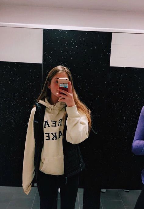 pin☼zanaml insta•xanayra Teenage Outfits, North Face Vest, Vest Outfit, Shotting Photo, Cute Lazy Outfits, Casual School Outfits, Lazy Day Outfits, School Looks, Crop Top Outfits