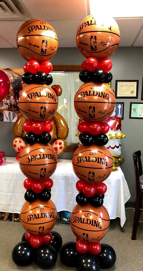 Basketball Theme Balloon Decor, Basketball Hallway Decorations, Sport Balloon Arch, Sporty 40 Birthday Party, Basketball Party Balloons, All Sports Banquet Decorations, Basketball Theme Balloon Garland, Sports Balloon Columns, Sneaker Ball Balloon Arch