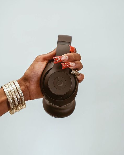 When the headphones go as hard as the nails #beatsbydre #beatsstudiopro #headphone #nailinspo Brown Beats Headphones Aesthetic, Beats Headphones Aesthetic, Headphones Aesthetic, Dre Headphones, Beats Studio, Beats By Dre, Deep Brown, Beats Headphones, Glow Up?