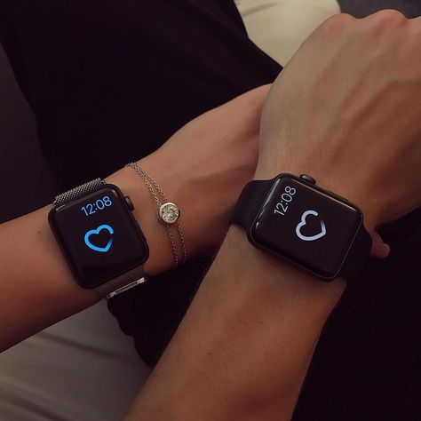 Apple Watch Fitness, Apple Smartwatch, Apple Watch Fashion, Couple Hands, Couple Watch, Apple Watch Accessories, Watch Wallpaper, Apple Watch Wallpaper, Cute Couple Selfies