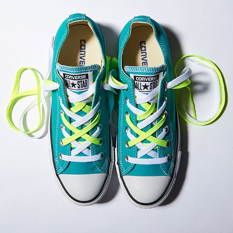 Cool Ways to Lace Your Converse Shoes - Double Up  http://api.shopstyle.com/action/apiVisitRetailer?id=456610164&pid=uid2836-31846906-18&pid=uid2836-31846906-18 Ways To Lace Shoes, Shoes Quotes, Shoes Drawing, Shoes Teen, 90's Fashion, Neat Ideas, Balenciaga Shoes, Famous Footwear, New Balance Shoes