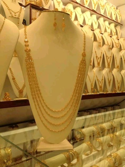 Kandora Dizain, Arabic Gold Necklace Designs, Dubai Gold Necklace Designs, Indian Gold Necklace Designs, Unique Gold Jewelry Designs, Wedding Jewelry Sets Bridal Jewellery, Gold Jewels Design, New Gold Jewellery Designs, Modern Gold Jewelry