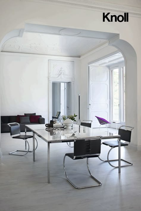 black modern living chairs with white walls Mies Van Der Rohe Interior, Knoll Chair, Philip Johnson, Ludwig Mies Van Der Rohe, Chair Options, Walter Gropius, Marcel Breuer, Home Office Storage, Van Der Rohe