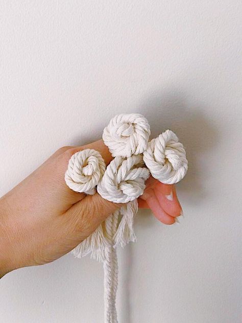 Rose Knot Macrame, Macrame Flower Tutorial, Macro Macrame, Braiding Rope, Chek List, Macrame Rose, Macrame Videos, Knot Guide, Macrame Flowers