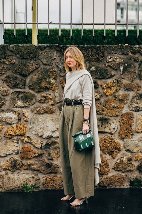 Lisa Aiken, Drawstring Dresses, Paris Outfits, Fall Inspiration, Street Look, Paris Street, Street Style Inspiration, Parisian Chic, Fashion Week Street Style